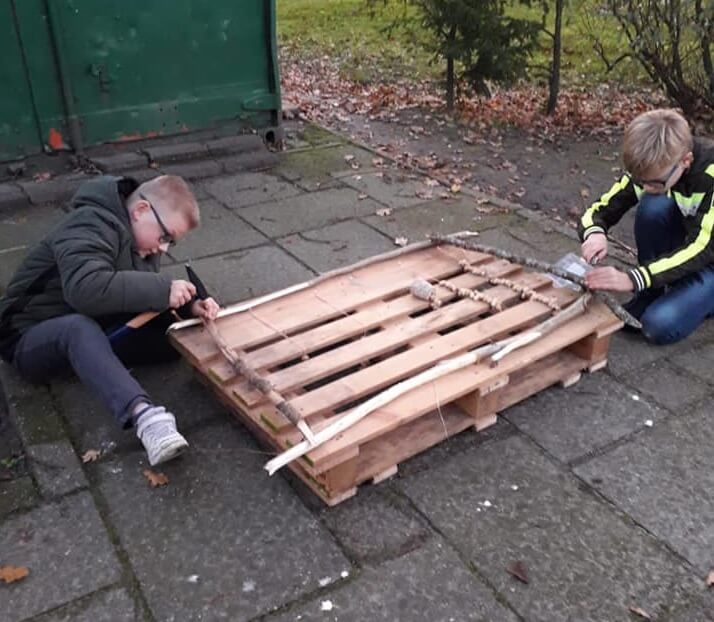 Kinderen zijn aan het bouwen bij Outdoor BSO Kruisland
