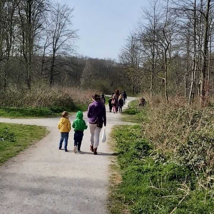 Boswandeling met de bso van Zo aan de Van der Wyckstraat