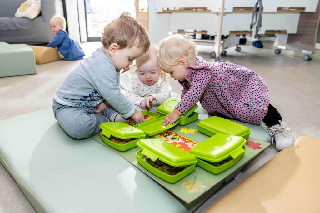 Peuters spelen met elkaar op de peuteropvang