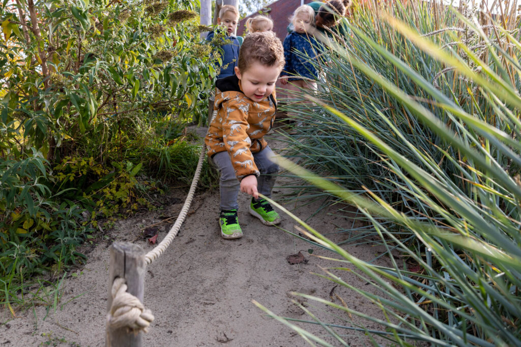 Kinderen bezig met uitdagend spel op de kinderopvang